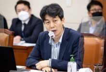 윤건영 “文 초등생 손자 아이패드까지 압수, 심한 거 아니냐”
