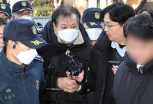건진법사 영장 기각… 법원 “금전 수수 명확히 확인 안돼”