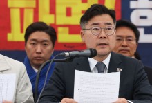 “권성동, 판결 승복하라더니”… 박찬대 “‘李 무죄’에 손바닥 뒤집듯 말 바꿔 재판부 공격”