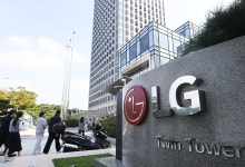 ‘올레드 왕좌’ 지키려는 고육지책…LG전자 2분기 영업익 ‘반토막’