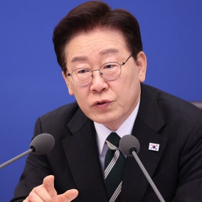 李대통령 “왜 외국 군대 없으면 자체 방어 어려울 것 같은 불안감 갖나…자신감 가져야”