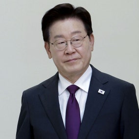 대통령 “국가폭력 범죄 미화, 피해자 모욕 행위에 강력하게 응징해야” 外