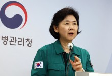 질병청 “코로나 유행 8월 말 정점...거리두기 할 수준은 아니야”