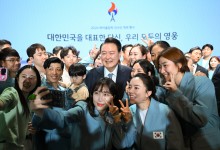 尹 “안세영 선수 경기 감동적...젊은 선수 위해 낡은 관행 혁신”