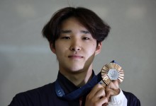 ‘수영 동메달’ 김우민, 메달 부식 토로… “마음 아파, 바꿔줬으면”