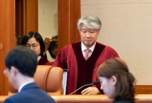 與 “민주당, 탄핵 남발 사죄하라”… 野 “헌재 기각 유감”