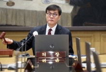 기준금리 0.25%p ‘깜짝 인하’…두차례 연속 내린 건 15년만