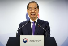 한덕수 “더 이상 혼란 안 돼… 직무 정지하고 헌재 결정 기다릴 것”