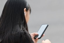 스마트폰 하루 1시간 더 볼 때마다… ‘이것’ 위험 21%씩 치솟는다