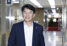與문진석 “강선우 갑질? 일반 직장과 달라…불만없이 해내는 보좌진도 있다”