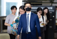 ‘다이아 목걸이·샤넬백 구입’ 윤영호 전 통일교 본부장 구속