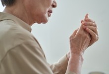 고령화에 급증하는 파킨슨...초기 증상은 ‘이것’