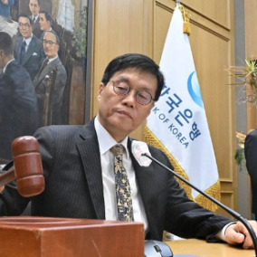 한은, 기준금리 3연속 동결…연 2.5%