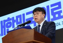 대토론회 연 의협 "정부에 승복 안해”…일부 의대, 복지부 앞 집회