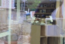 평산책방서 "文 만나게 해달라"…횡설수설 20대男, 여직원 폭행