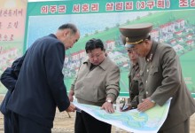 수해지역 또 찾은 김정은 "최단기간에 최상 수준 살림집 완공"