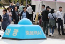 "요금 안 받겠다"는 택시 기사 때리고 운전대까지 뺏은 승객