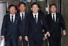[속보] 권성동, 윤 대통령 체포영장에 "현직 대통령 구금 부적절"