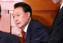 헌재 나온 尹, 출장 '머리손질' 받았다…법무부 "국격 위해 허용"
