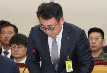 정부 “SKT, 유심 부족 해소 전엔 신규 가입 중단...보상안 마련하라”
