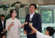 교육감 시절 SNS에 딸 책 홍보했다…최교진 청문회 쟁점은