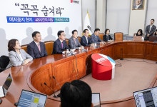 "숨진 양평 공무원 유서 20장, 왜 유족에게도 안 보여주나"