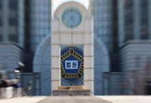 화장실 출산 후 신생아 유기한 20대 친모, 1심 징역 2년 선고