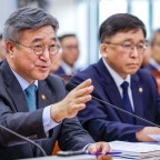 윤호중, 국무회의 배석 논란에 “25년간 불참한 檢은 중립 지켰나”