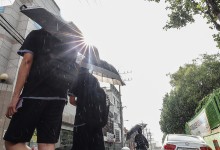 비 내리는 추석 연휴 둘째날…‘체감 33도’ 늦더위도 지속