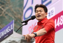 ‘윤석열 궤변’ 반복한 전한길, 이승만·박정희 독재까지 옹호