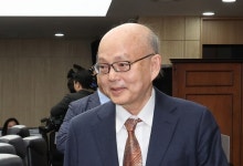 [단독] 안창호 인권위원장 “한겨레·MBC 이런 거 보지 마라”
