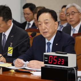 ‘윤석열 후원·신천지 표창’ 김철수 적십자사 회장 “사퇴 거부”