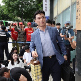 채 상병 ‘업무상 과실치사상’ 혐의 임성근, 구속심사 출석…‘묵묵부답’