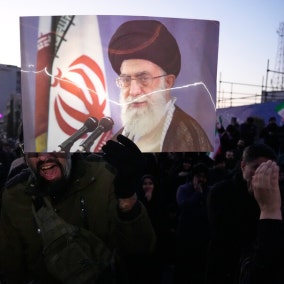 하메네이 참석 회의 첩보 입수…거처 등에 ‘폭탄 30발’ 투하