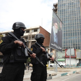 이란 민중봉기 기대한 트럼프…전문가들 “도박” “더 단결”