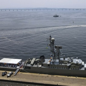 미국, 스리랑카 압박…“침몰 이란 군함 생존자 송환 말라”