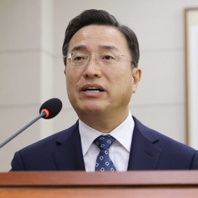 검찰총장 대행, 문재인 뇌물 혐의 수사 “뼈 발라내는 수사 아닌가 싶다”
