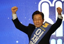 이재명 "광주는 나의 `사회적 어머니`…민주당을 일깨우는 죽비"