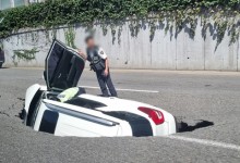 [속보] 연희동 싱크홀 인근서 도로 침하 발견…교통 통제