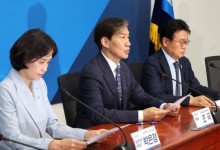 조국 "이런 대통령, 영부인은 처음…국회 개원식 불참하고 미 상원의원단과 만찬"