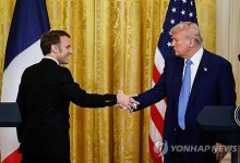 트럼프 "우크라 종전"…마크롱 "안전보장 선행"
