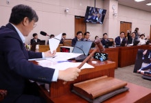방송 3법·노란봉투법 … 與 주도로 법사위 통과