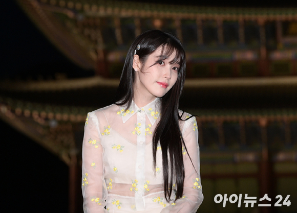 아이유·<b>김우빈</b>, 새해부터 '훈훈'한 소식…억대 금액 기부