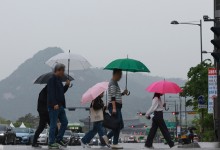 전국 대부분 '비·소나기'…오전에는 '짙은 안개' 주의[오늘날씨]