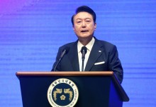 박근혜와 통화하고 육영수 여사 묘역 참배···윤 대통령, 보수 결집 행보만 계속