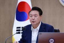 [속보]윤 대통령 “전 정부 국가 채무 400조원 늘려…정부가 일하기 어렵게 해”
