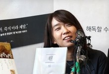 한강 “세계에 많은 고통이 있고, 우리는 좀 더 조용하게 있어야 한다”
