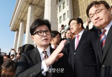 ‘사전투표 폐지’ 발동거는 친한계···한동훈의 강성 지지층 달래기?