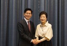 김문수 “선거의 여왕 지혜 달라”...박근혜 “당은 하나로, 국민엔 진정성 있게”