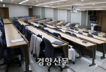 정부, 총리 주재 의·정대화 추진··· 의료계 “복귀 원해도 수업 여건 녹록지 않아, 복귀 의사 분명히 해야”